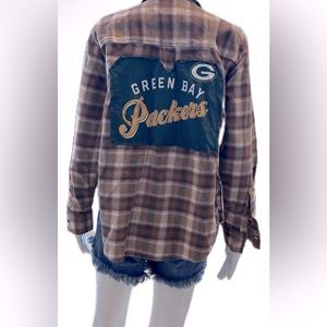 SO Flannel Size Small embellished with Green Bay Packers t-shirt.